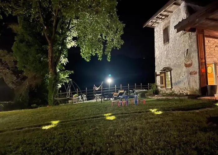 Franca Casa Immersa Nel Verde 別荘 Villa d'Aiano